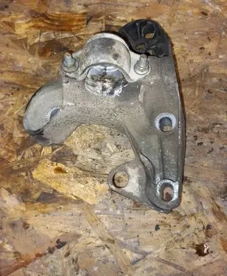 Audi A4 S4 B6 8E 8H Engine mounting bracket 8E0199351