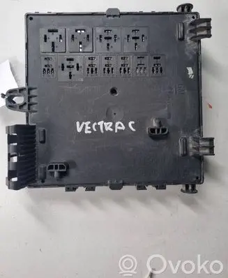 Opel Vectra C Fuse module 13125485