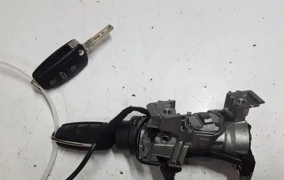 Audi A3 S3 8P Ignition lock 