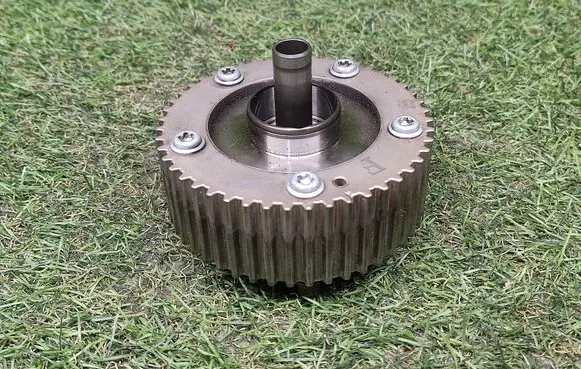 Volkswagen Jetta VI Camshaft pulley/ VANOS 04E109088L 04E109153