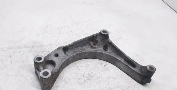 Subaru Outback Engine mounting bracket