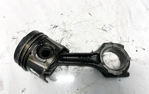 Hyundai i30 Piston with connecting rod