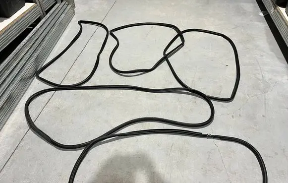 Toyota RAV 4 (XA50) Rubber seal rear door 
