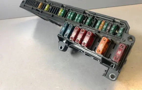 BMW 5 E60 E61 Fuse module 6932452