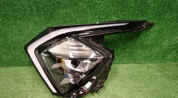 KIA Sportage Headlight/headlamp 92101R2000