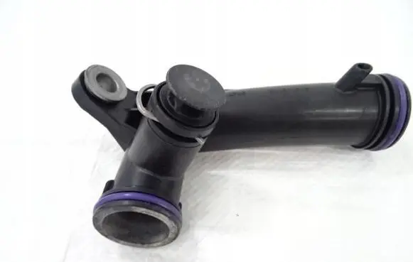 Engine coolant pipe/hose
