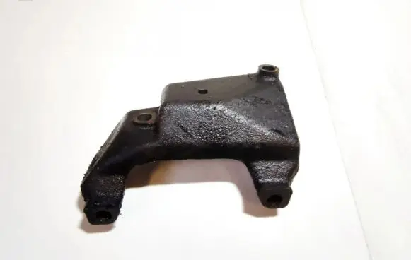 Toyota RAV 4 (XA20) Engine mounting bracket