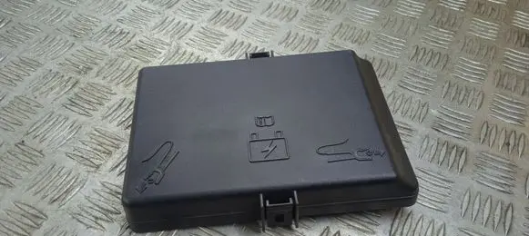 Maserati Quattroporte Fuse box cover 7171381630