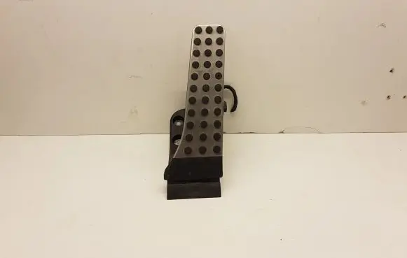Mercedes-Benz C W205 Accelerator throttle pedal A20530000104