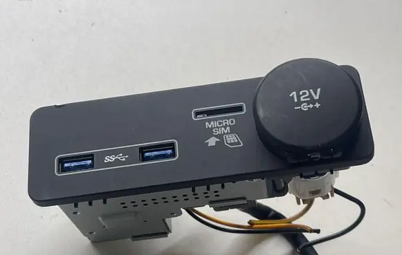 Land Rover Range Rover Sport L494 USB socket connector JPLA19E110BB 20189496