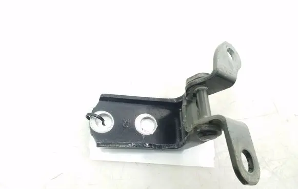 Toyota Urban Cruiser (XP110) Rear door lower hinge 6877052031