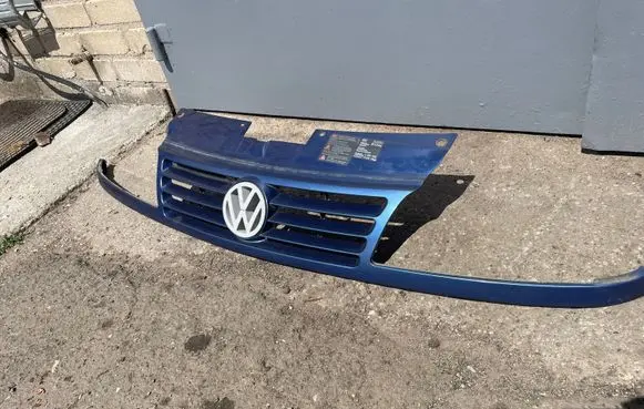 Volkswagen Sharan Front grill 7M0853651