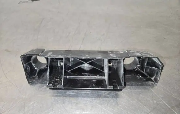 Front bumper mounting bracket