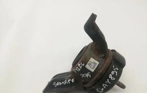 Hyundai Santa Fe Engine mount bracket