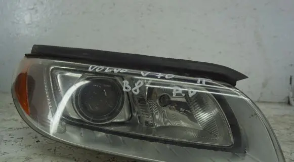Volvo V70 Headlight/headlamp 31214171