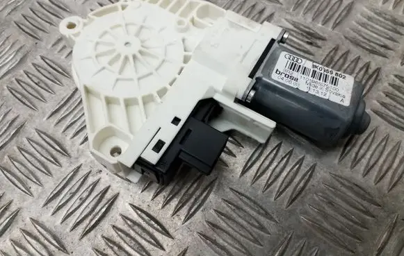 Skoda Superb B6 (3T) Front door window regulator motor 8K0959802