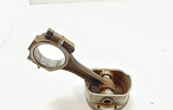 Chevrolet Tahoe Piston with connecting rod