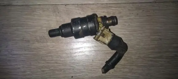 Mazda 626 Fuel injector 1955001330 195500-1330