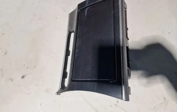 Cup holder front