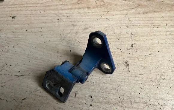 Volkswagen Golf V Front door upper hinge 1K0831402L 1K0831402N