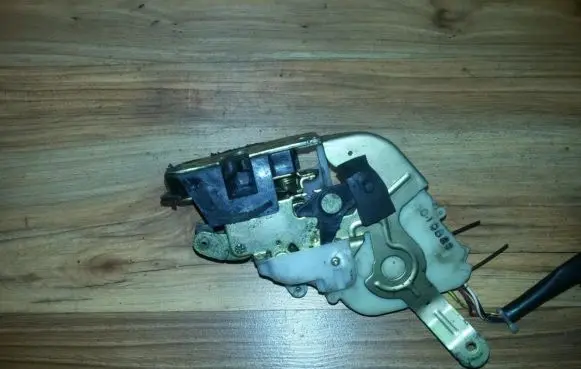 Mazda 626 Rear door lock 010830