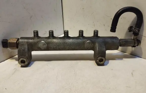 Nissan X-Trail T30 Fuel main line pipe