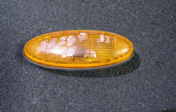 Front fender indicator light