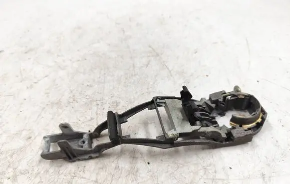 Volkswagen PASSAT B5 Rear door exterior handle/bracket 3B0837885