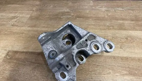 Land Rover Discovery Sport Engine mounting bracket K8D2-6P096-AA