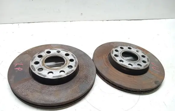 Volkswagen Golf V Front brake disc