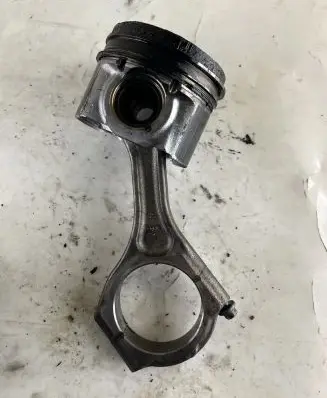 Subaru Outback Piston with connecting rod