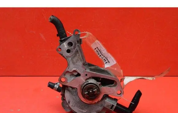 Volkswagen PASSAT B6 Vacuum pump 038145209N