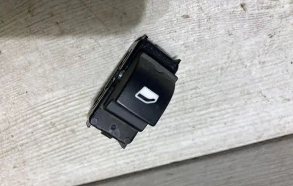 Opel Crossland X Electric window control switch 13483539