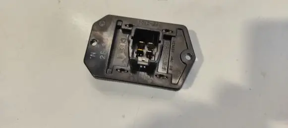 Toyota Yaris Coolant fan relay 2F301