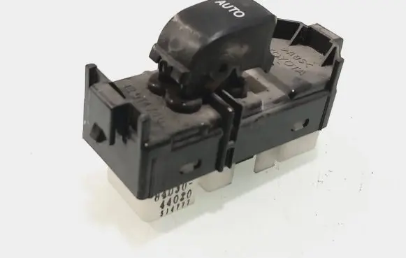 Toyota Avensis Verso Electric window control switch 8403044020