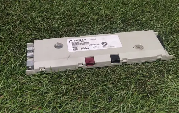 BMW 5 E60 E61 Aerial antenna amplifier 6934481 693448102 21367510