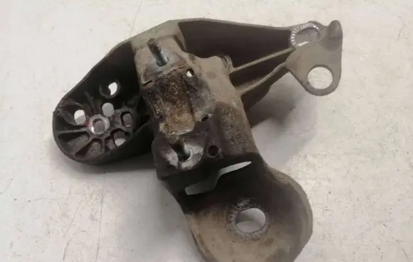 Audi A4 S4 B5 8D Engine mounting bracket 4B0199351