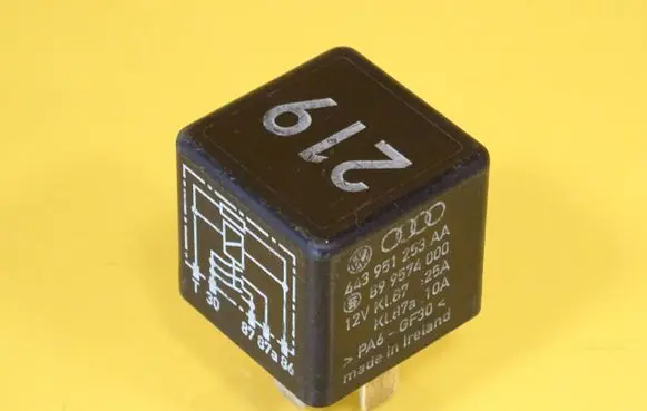 Audi A4 S4 B5 8D Other relay 443951253AA