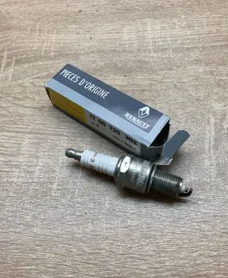 Renault Trafic I Spark plug 7700725302