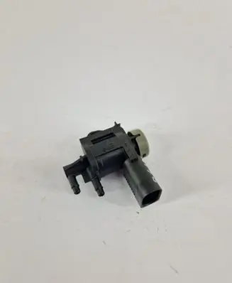 Volkswagen Touareg I Turbo solenoid valve 1J0906283C