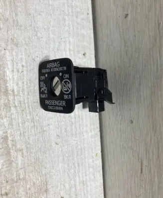 Toyota Yaris Passenger airbag on/off switch 861900daf