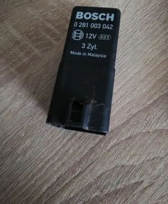 Skoda Roomster (5J) Glow plug pre-heat relay 045907282A
