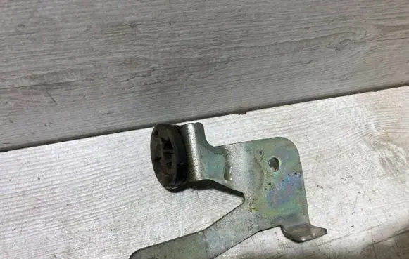 Nissan Micra K14 Radiator mount bracket 