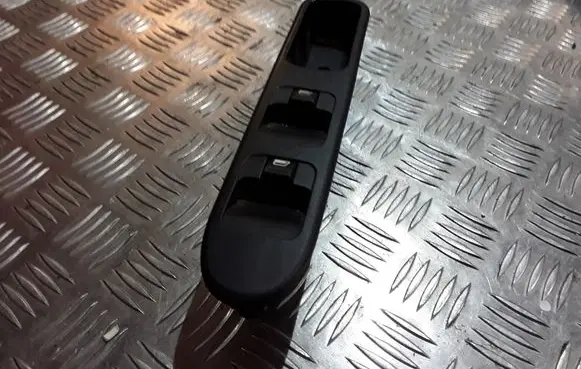 Peugeot 307 Electric window control switch PA6615FV