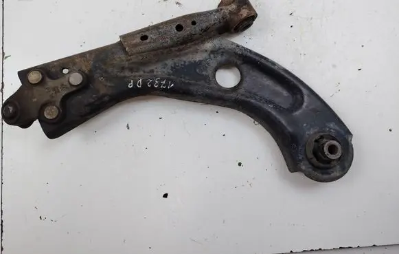 Peugeot 308 Front lower control arm/wishbone 