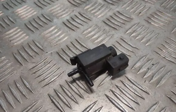 BMW 5 E39 Turbo solenoid valve 1742712 72234100 05T054