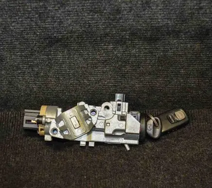 Mazda MPV II LW Ignition lock