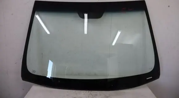 Hyundai i40 Front windscreen/windshield window