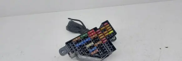 Volkswagen PASSAT B6 Fuse module