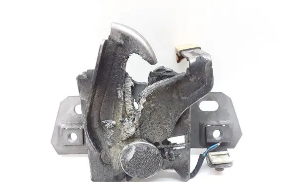 Engine bonnet/hood lock/catch